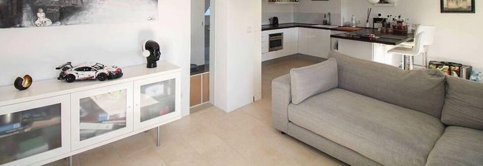 Helle 2-Zimmer-Dachgeschosswohnung mit Einbauküche – Braunschweig – Wohn- und Essbereich