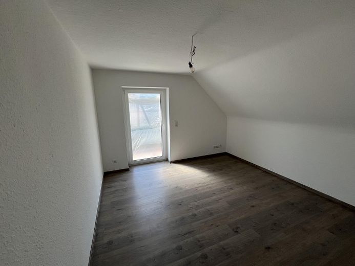 شقة مريحة من غرفتين ونصف، الطابق الثاني، في إرلانغن - ديشندورف، Loheweg 2 – Wohnzimmer