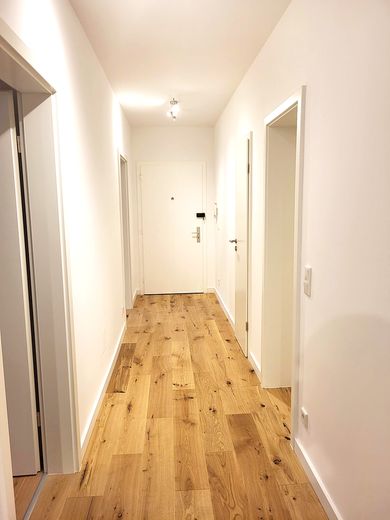 Wohnen auf Zeit: 2-Zimmer-Wohnung in Hamburg-Meiendorf – Wohnungsflur