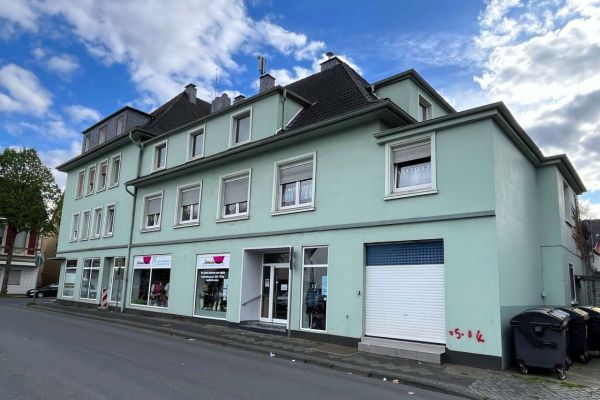 Lukratives edificio residencial/comercial con 8 viviendas, 3 locales comerciales y 2 superficies de almacenamiento + antena en Bochum
