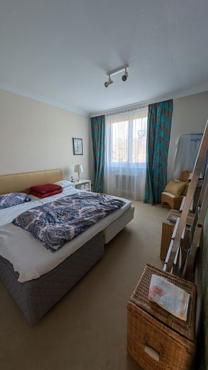 Großes Schlafzimmer