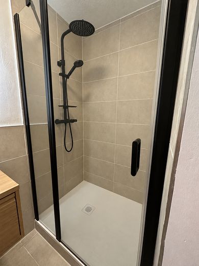 Appartement lumineux de 3 pièces dans un emplacement central – première occupation après rénovation – Photo 3