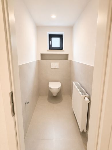Sanierte ein Familienhaus – Anliegewohnung WC