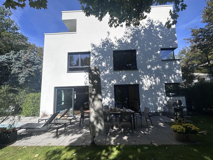 Buchschlag Freist. EFH, 500 qm Grundstück, 278 qm Wohnfläche mit Pool und Doppelgarage – Ansicht