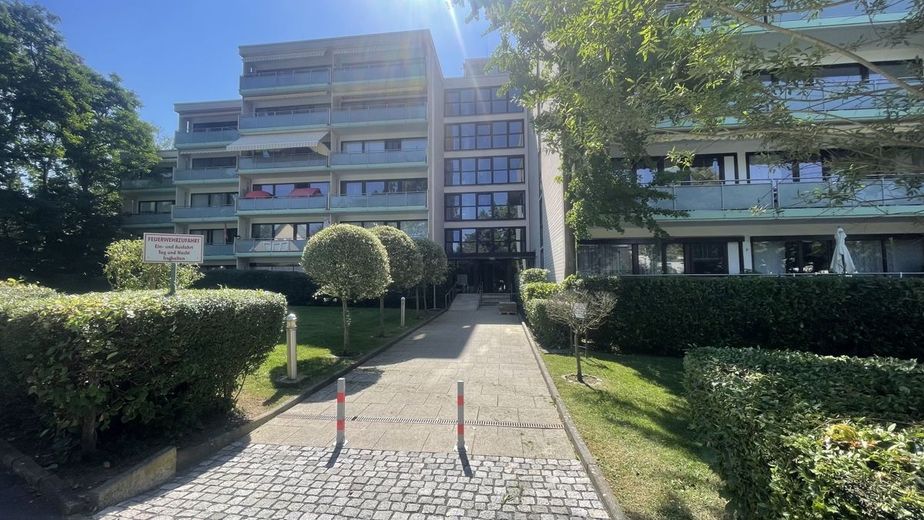 Kapitalanlage mit Seltenheitswert: Appartement mit Balkon, Indoor-Pool und Garten in Wi-Sonnenberg – Hausansicht