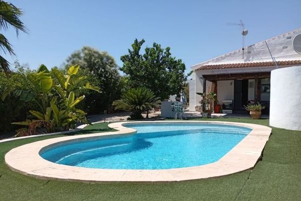 Villa di campagna con 4 camere da letto, 3 bagni e piscina privata ai margini di Daya Nueva