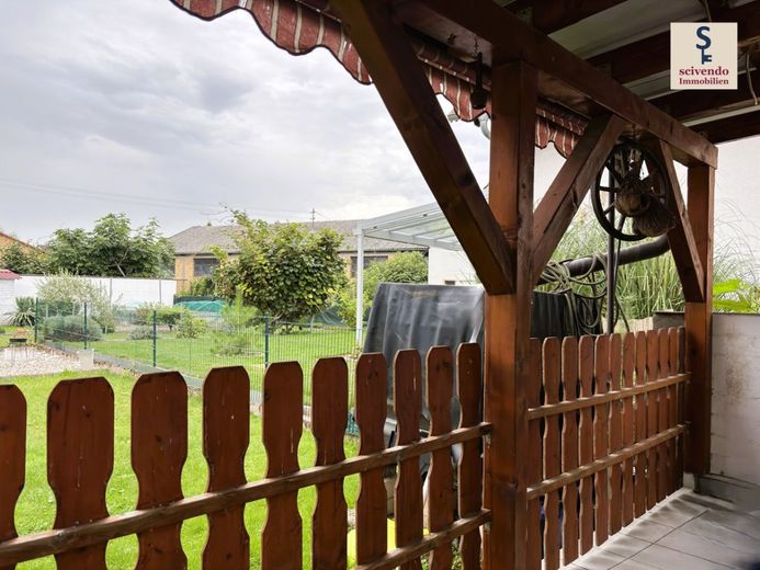 Preiswertes Haus  mit großem Hof &amp; Scheune – Veranda und Garten