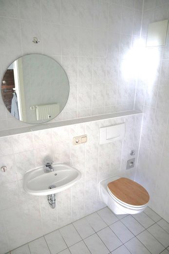 Familienfreundliche 4‑Zi‑Maisonette mit EBK & Balkon – Bad