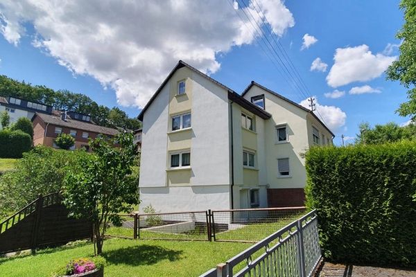 SIN COMISIÓN DE PARTICULAR: Casa flexible de dos familias en Siegen-Achenbach – 2 OPCIONES DE COMPRA