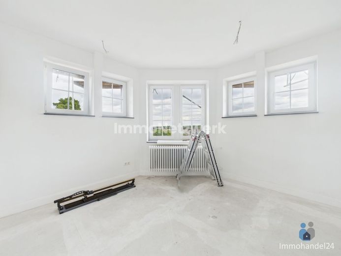 **außergewöhnliche, sanierte Jugendstilwohnung mit Aufzug &amp; Stellplatz in historischer Villa** – Wohnzimmer