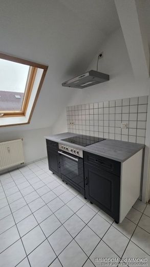 3-Zimmer-Dachgeschoss-Wohnung mit EINBAUKÜCHE in Zwickaus Nordvorstadt an KAPITALANLEGER zu verkaufen! – Einbauküche