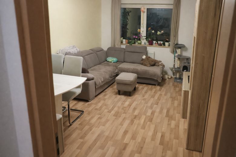 Wohnzimmer mit Möbeln 2