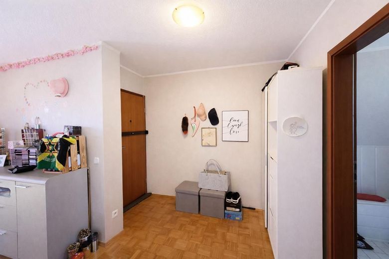 CITYHOUSE: Gute Kapitalanlage 2 Zimmer Wohnung solide vermietet mit Balkon, Keller in zentraler Lage – Geräumige Diele