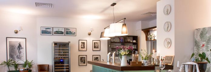 Restauracja w Kollwitzkiez – w pełni wyposażona i gotowa do natychmiastowego uruchomienia