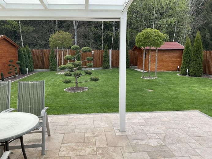 Am Waldrand - 5-Zi.-DHH | Bj. 2022 | 500 m² Grundstück – edle Terrasse 