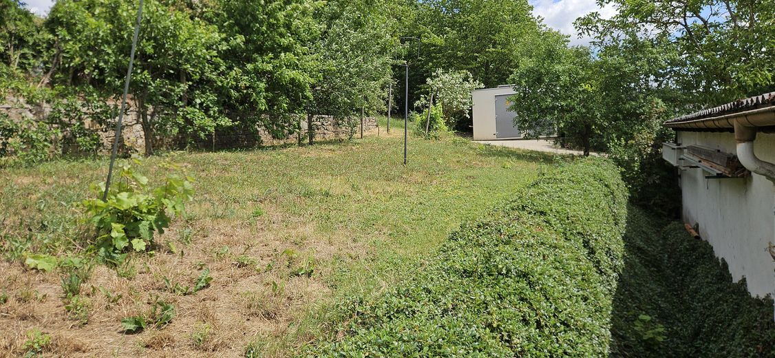 Schweinfurt yakınında misafir daireli ev, ticari salon + imarlı arsa – 2tes Grundstück