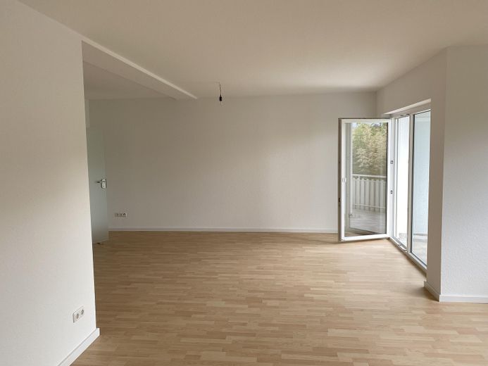 Wunderschöne 4,5-Zimmer-Maisonette-Wohnung in allerbester Lage von Rödermark OR – 1OG Wohn-/Esszimmer