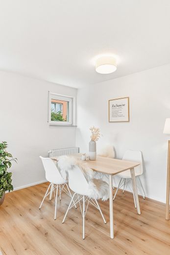 2-Zimmerwohnung in Reutlingen-Hohbuch (nahe FH) - frisch renoviert, modern, hell, Balkon/Garten – Essbereich