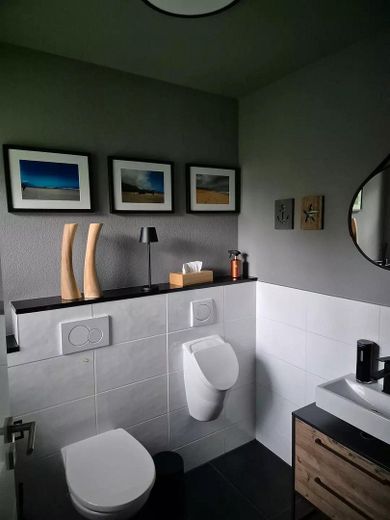 Traumhaus mit Einliegerwohnung in Saabrücken, Pool, Sauna, Klima .... – Gäste WC Haupthaus