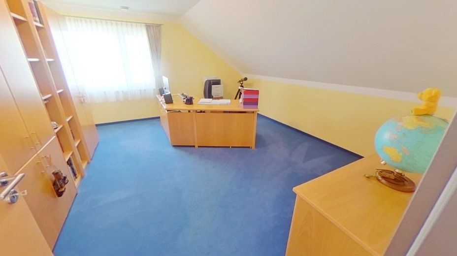Traumhaftes Energiespar-EFH A+, exklusives Wohnen, Garten, Pool – OG Büro (oder Schlafen)