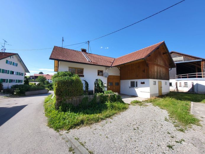 Suerte en Allgäu: elegante casa unifamiliar en ubicación tranquila con taller incluido – Außenansicht 