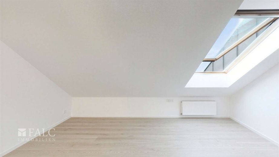 Charmante Maisonette-Wohnung mit sonniger Loggia &amp; Stellplatz – Schlafzimmer
