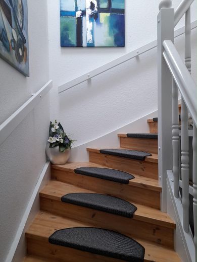 منزل عائلي منفصل مُعتنى به جيدًا جدًا في ميرينبرغ في مقاطعة ليمبورغ – Treppe