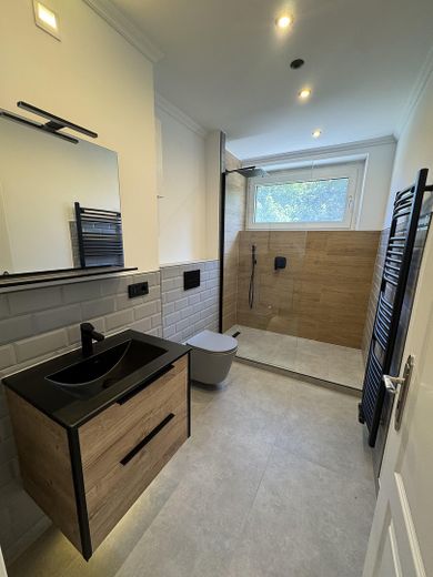 Primera ocupación tras una reforma integral – moderno piso de 3 habitaciones con balcón en Marienwerder Wald! – Modernes Designbad