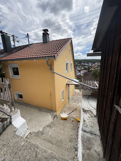 Kleines Häusle mit Charme und Weitblick – ruhig gelegen in Bopfingen-Schloßberg. – seitlicher Blick auf Rückseite