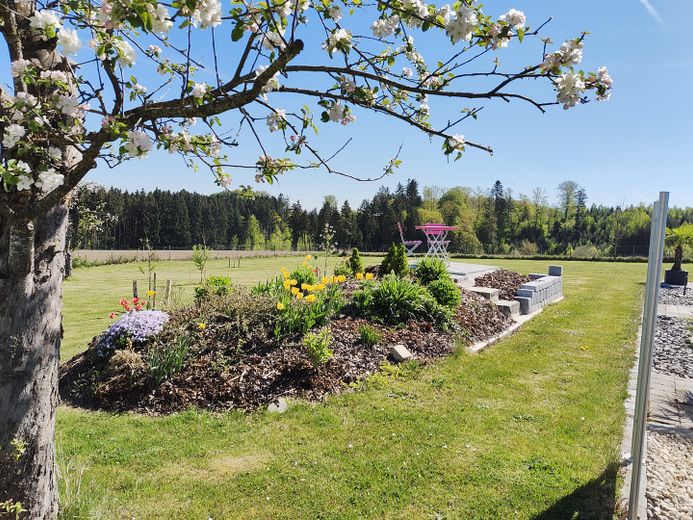 Einzigartiges Anwesen in unverbaubarer Alleinlage - naturnah wohnen, perfekt angebunden – Blumenhügel