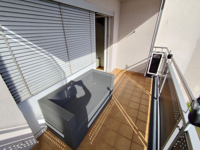 Grand appartement de 4 pièces avec balcon et place de parking en sous-sol, dans un quartier prisé de Bad Homburg – Balkon