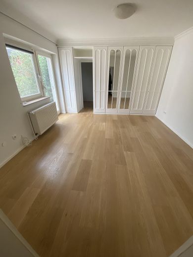 Atrium Bungalow alles auf einer Ebene in Schenefeld Dorf direkt am Klövensteen Forst – Schlafzimmer mit Einbauschrank