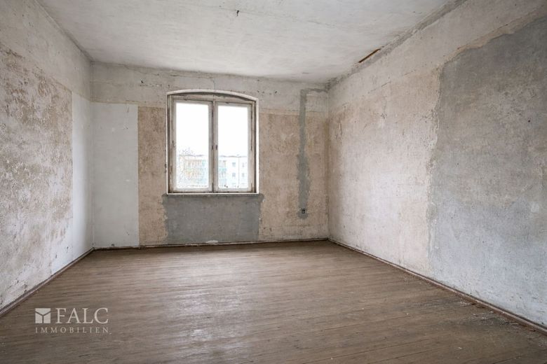 Provisionsfrei! MFH mit 308 m² für 79.500 EUR - 3 WE + DG-Ausbau + KfW-Potenzial – Büro OG - Ist-Zustand (leergeräumt)