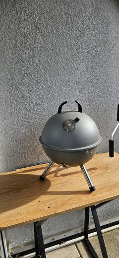 Appartement meublé pour entreprises, équipes de projet et salariés détachés pour une durée déterminée – Grill auf Balkon