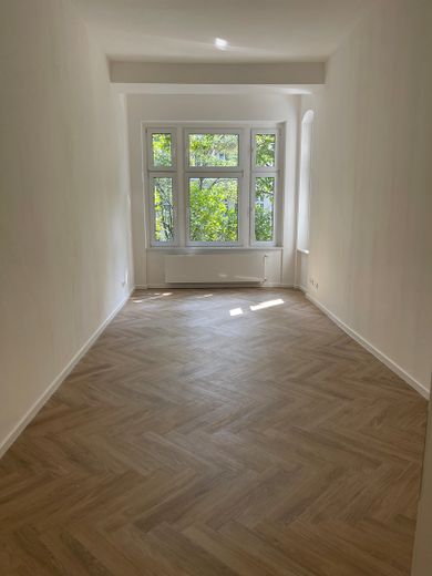 Appartamento di 4 locali appena ristrutturato con due balconi e un ampio soggiorno open space – Foto 2