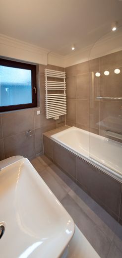 Luxuriöse 3-Zimmer Wohnung in Hoffnungsthal, edle Einbauküche mit Vollausstattung – Badezimmer 4