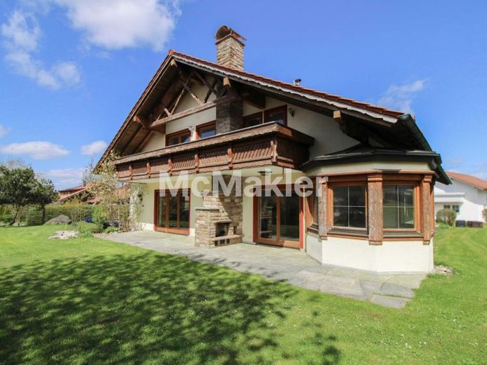 Familientraum mit viel Platz: Einfamilienhaus mit ca. 335 m² Wohnfläche und großem Grundstück – Foto 1