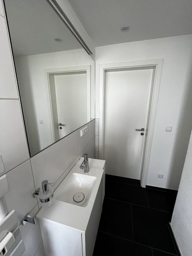 Vollmöbliertes WG-Zimmer nähe Stadtzentrum Heilbronn frei ab sofort – Bad Nr. 2