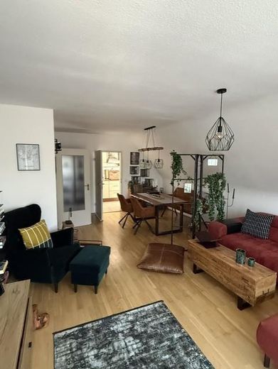 Lichtdurchlüftete 95m² Wohnung im Herzen von Eilendorf – Wohnzimmer