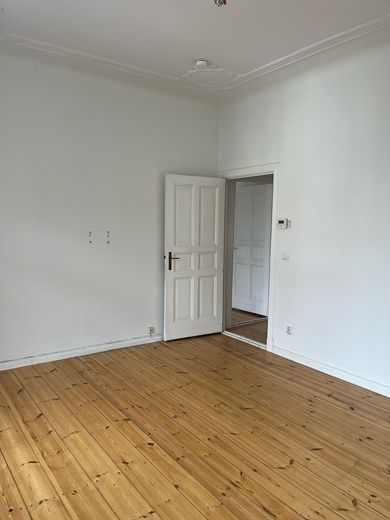 Sanierter Altbau, bezugsfrei, provisionsfrei – vom Eigentümer – Wohnzimmer