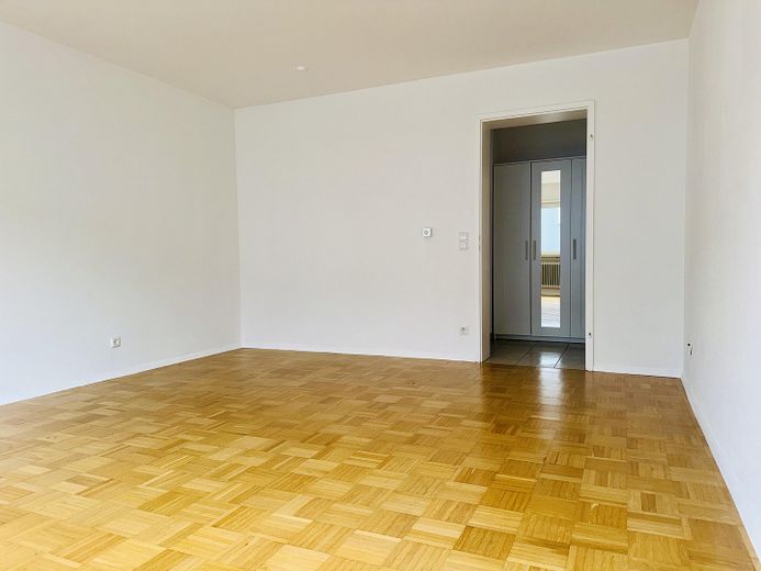 Gepflegte 3-Zimmerwohnung in Toplage von Heilbronn Ost – Wohnzimmer Blick zum Flur
