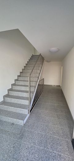 Bright 3-room top-floor new-build apartment with a great view – Treppenhaus