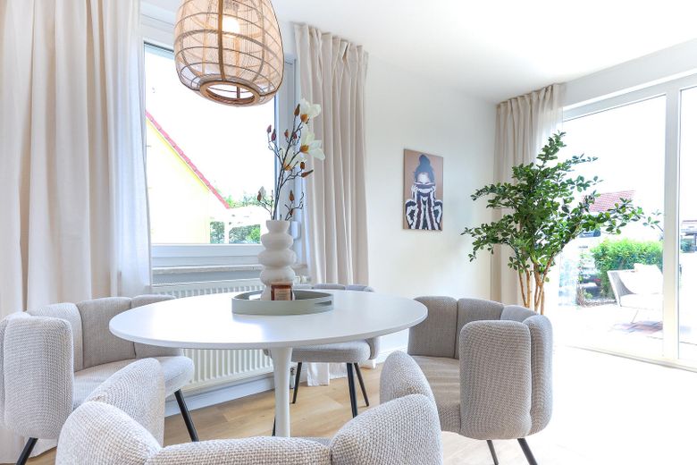 ***Provisionsfrei: Moderne Doppelhaushälfte  - sofort einziehen und wohlfühlen!*** – Wohnzimmer Essbereich