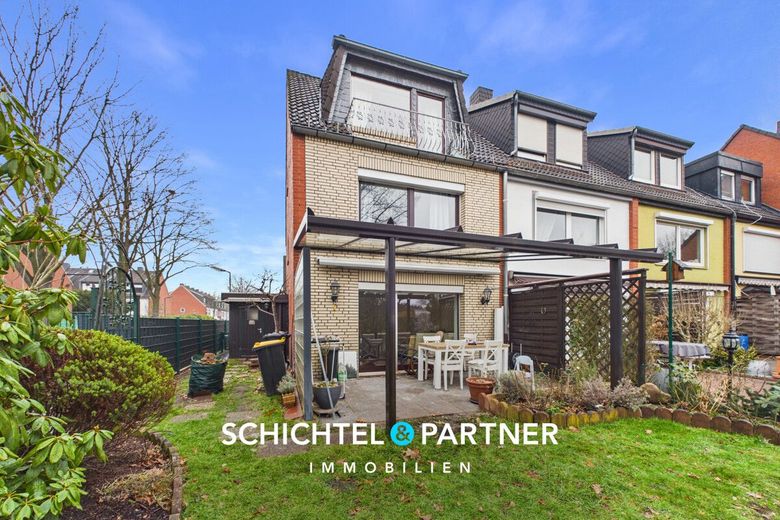 Osterholz | Bezugsfrei: Familienhaus mit liebevollem Garten und Garage – S&amp;P | Rückansicht