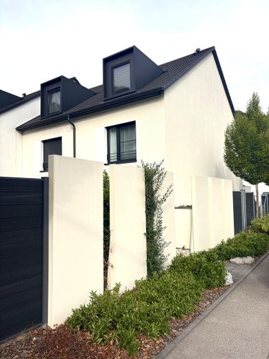 Reihenmittelhaus zu verkaufen – Aussenansicht