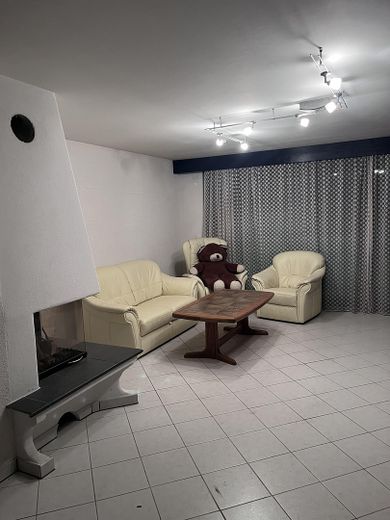 2 Häuser einzeln oder zusammen auf großem Grundstück – kleines Haus Wohnzimmer