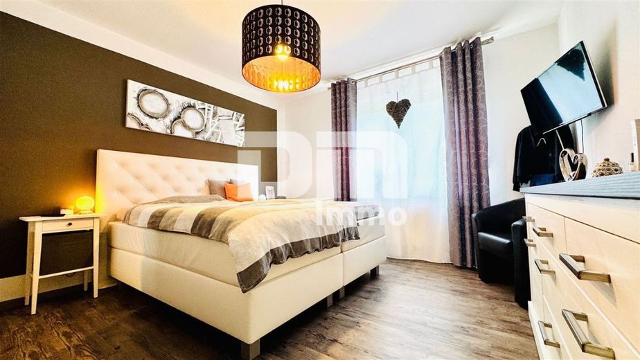 Hochwertig sanierte, ebenerdige Dreizimmerwohnung im EG mit Loggia + PKW-Stellplatz – Schlafzimmer