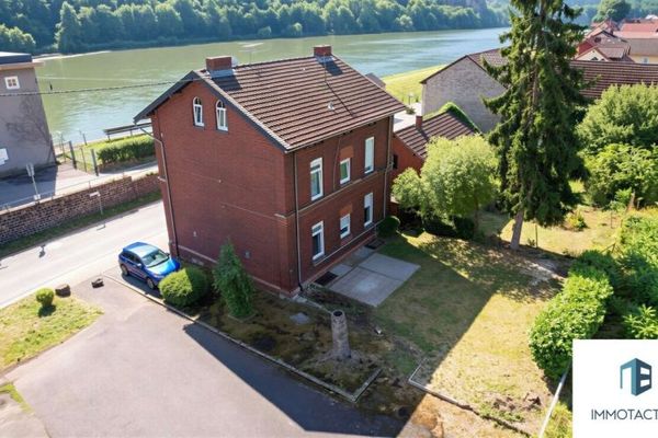 Am Stausee wohnen, Miete erhalten: Zweifamilienhaus für Gestalter und Entwickler