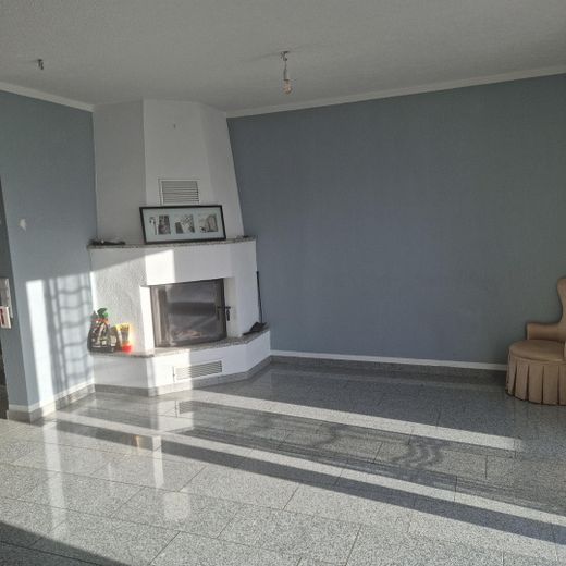 Offener Kamin im Wohnzimmer