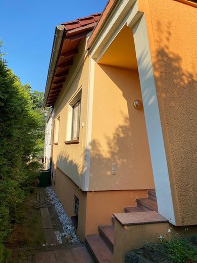 Gepflegte 4‑Zimmer‑Doppelhaushälfte | 110 m² | Vollkeller mit Nutzfläche 55 m² | Südterrasse – Nordseite